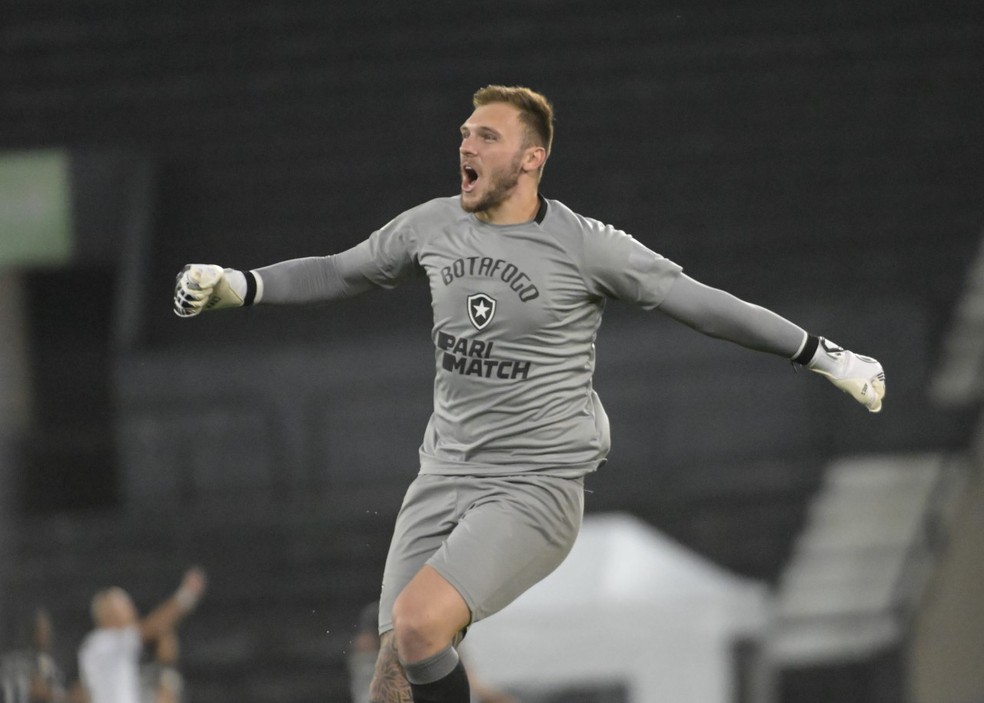 Tiquinho e Fábio fazem duelo de melhor jogador x melhor goleiro do